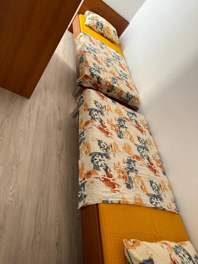App 4 - 6 Persons Direct On The Seaside, 1St Floor Apartamento Ljubač Exterior foto