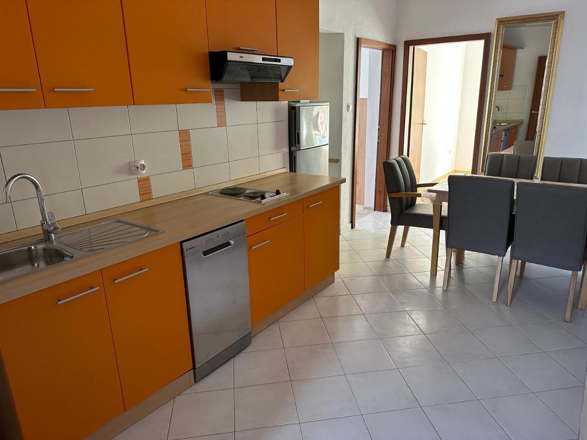 App 4 - 6 Persons Direct On The Seaside, 1St Floor Apartamento Ljubač Exterior foto